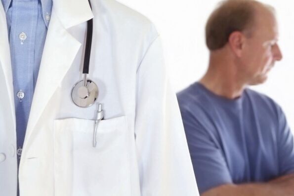 Médecin et patient atteint de prostatite infectieuse
